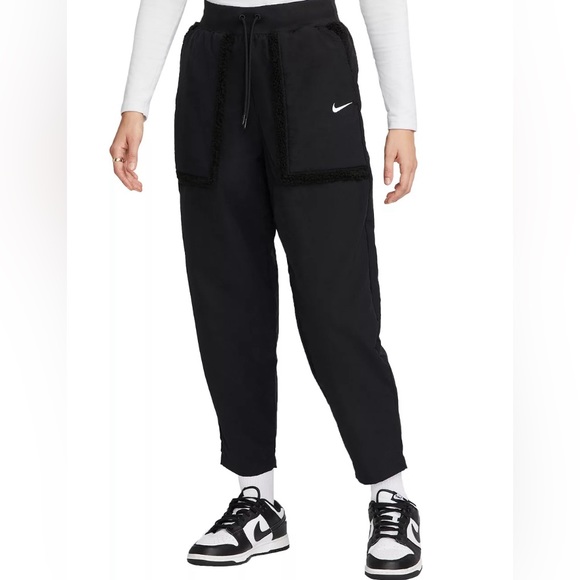 Nike Pants - Nike Women's
Sportswear Essential
Woven High Rise Pants size small
